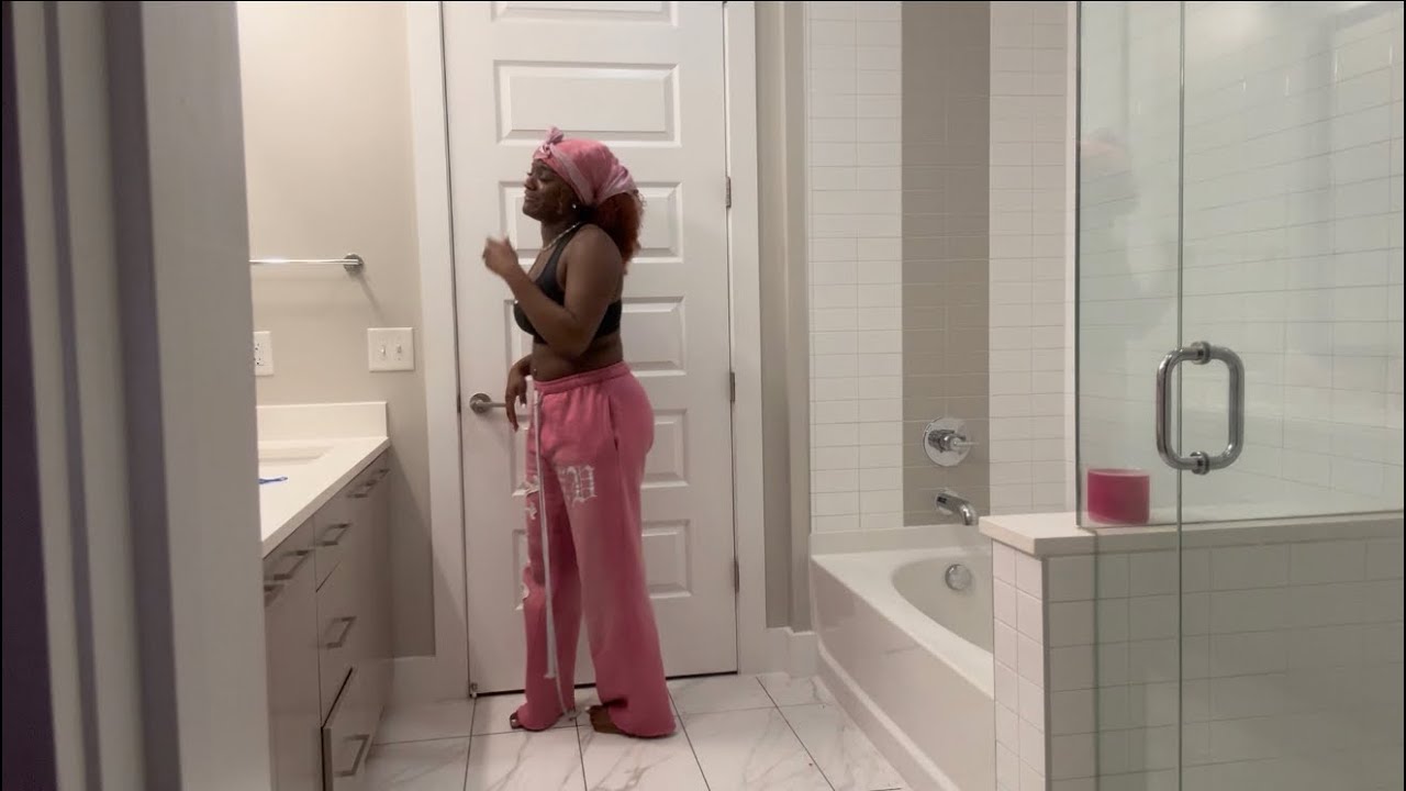 CRYING IN THE BATHROOM 🥺*MY BESTFRIEND TO CHEER ME UP* 😔