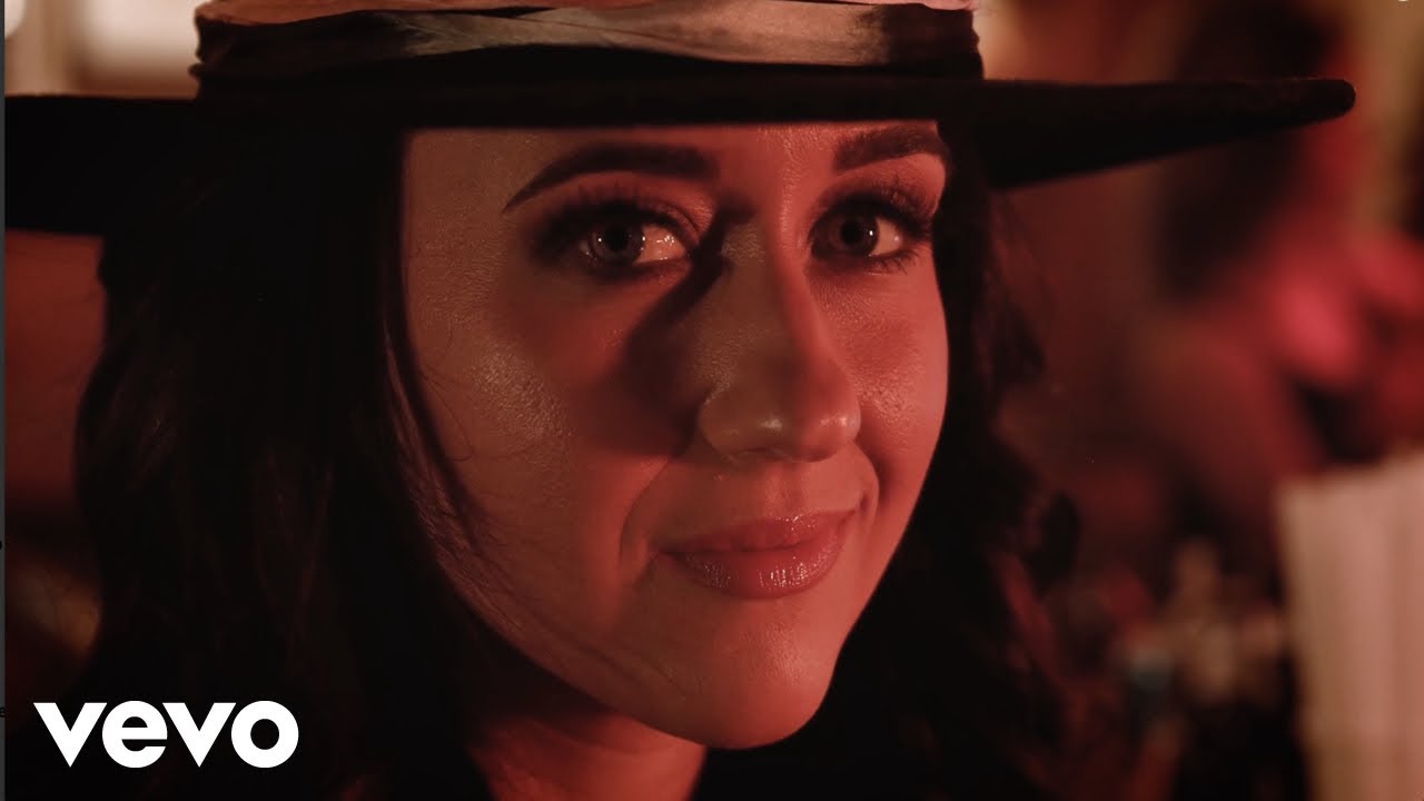 Ashley Wineland - Ashley Wineland - Heartbreak Boots (Official Music Video)