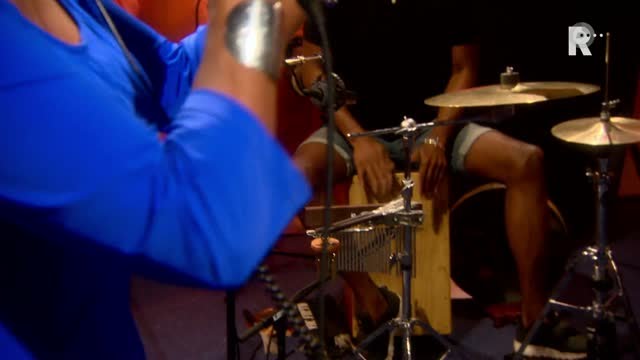 Izaline Calister - Mi Welita (My Granny) - Live uit Lloyd
