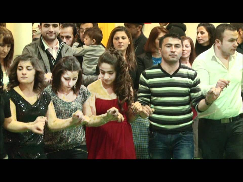 GRUP  GÜZELLER  NURHAK DÜGÜNÜ  PINAR VE HALîL  YANBAGLAMA 1 ;) 04/02/2012
