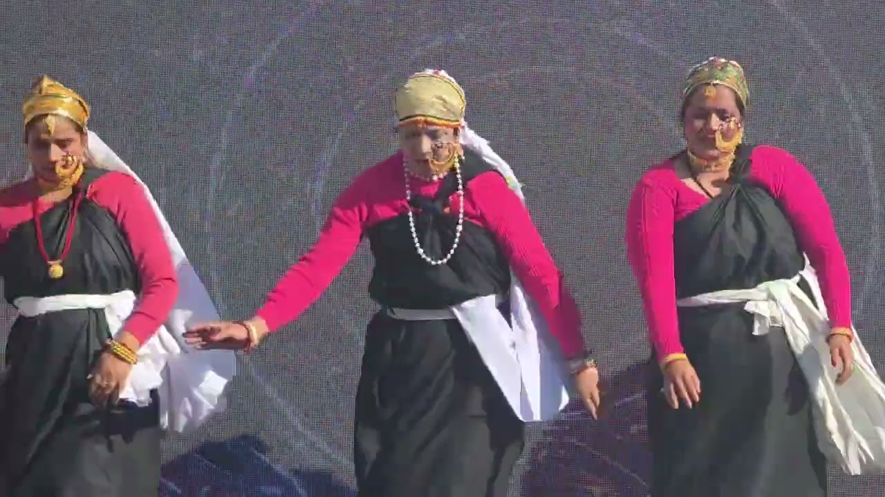 कार्यक्रम की शुरुआत अपने देवी देवताओं का नाम लेते हुए।