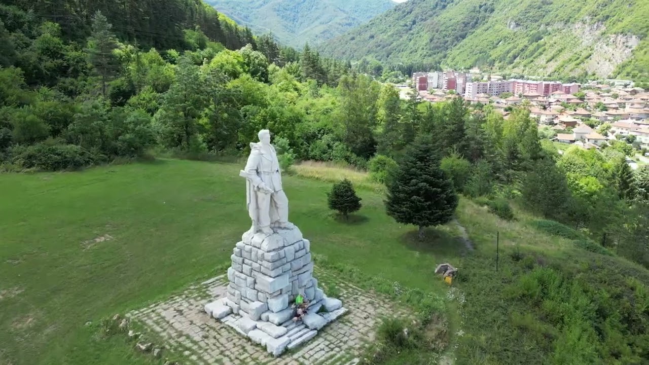 Паметника над Етрополе - Monument over Etropole