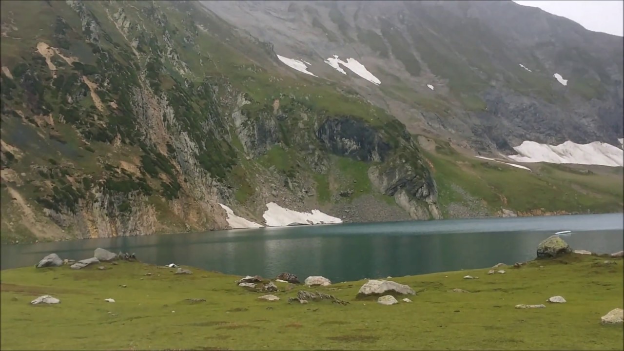How to reach Ratti Gali lake
