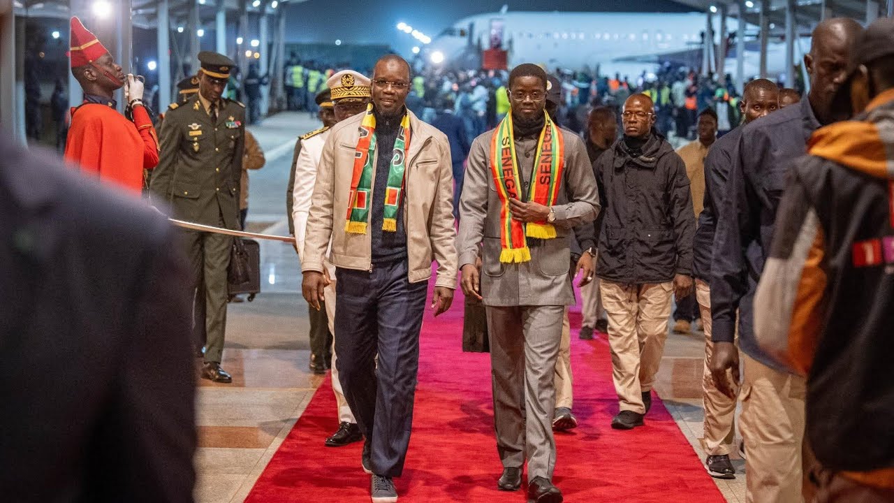 Sonko et Diomaye acceuillent Les lions champions d'Afirique à AIBD