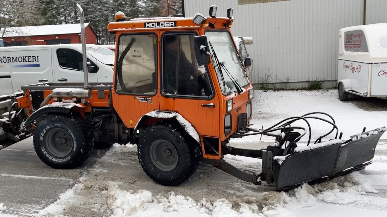 Köp Redskapsbärare Holder C500 Turbo med vikplog och sandaggregat på Klaravik