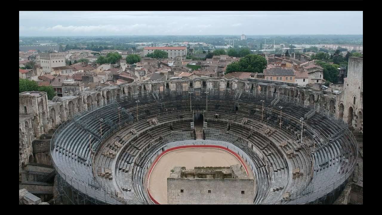 Les images saisissantes d'Arles confinée, vue d'en haut