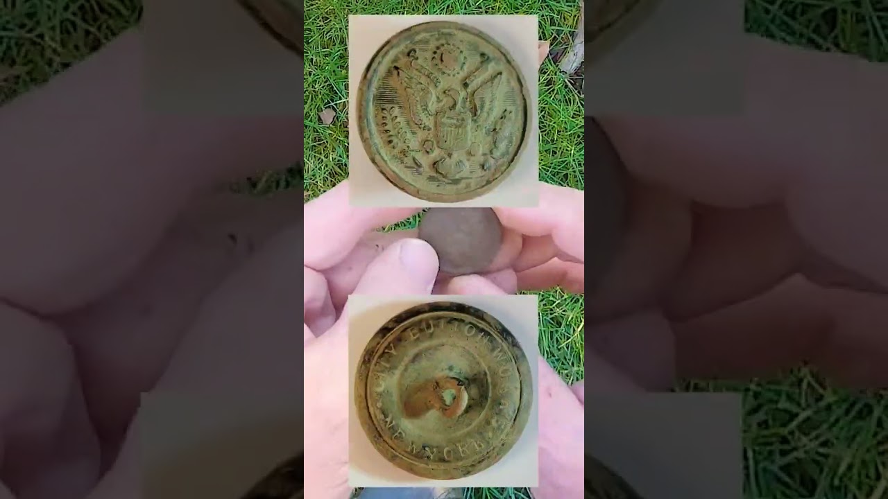 Fantastic WWI Great Seal Military Button! Metal Detecting