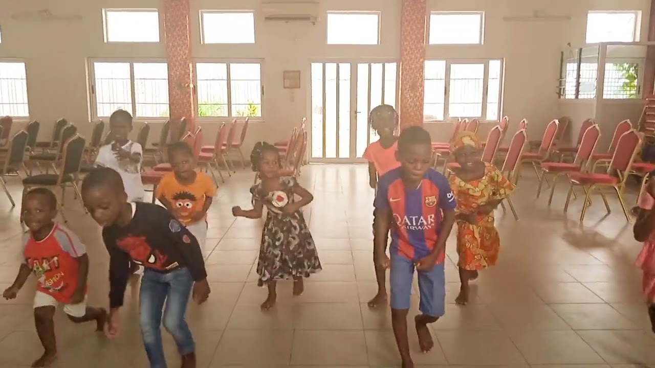 répétition de danse avec les enfants de la cité de triomphe Coach_Yelian_le_concepteur