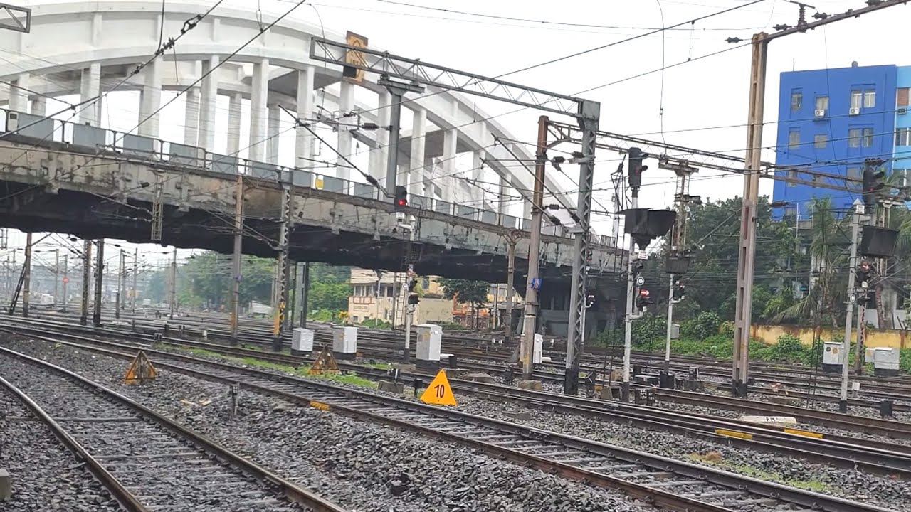 Howrah railway station, Staff Special Train Arriving HOWRAH JUNCTION, Indian Railways Video in 4k HD