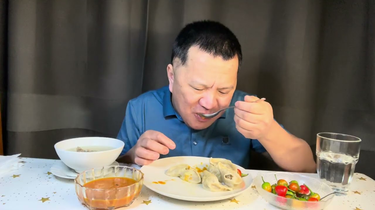 Wow फेरी Pork Momo आनि pork को हड्डीखुड्डीको मिठो soup तिल,टमाटर नेपालको अकाबरे खोर्सनीको🔥 मिठोअचार🙏