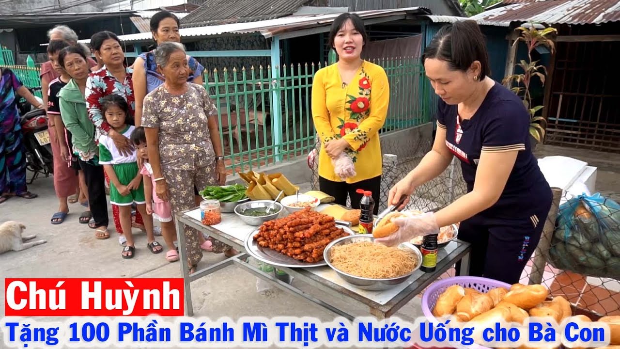 Bà Con Xóm Trên Xôn Xao được Tặng 100 Phần Bánh Mì Thịt với Nước Trà Đường từ Tấm Lòng của Chú Huỳnh