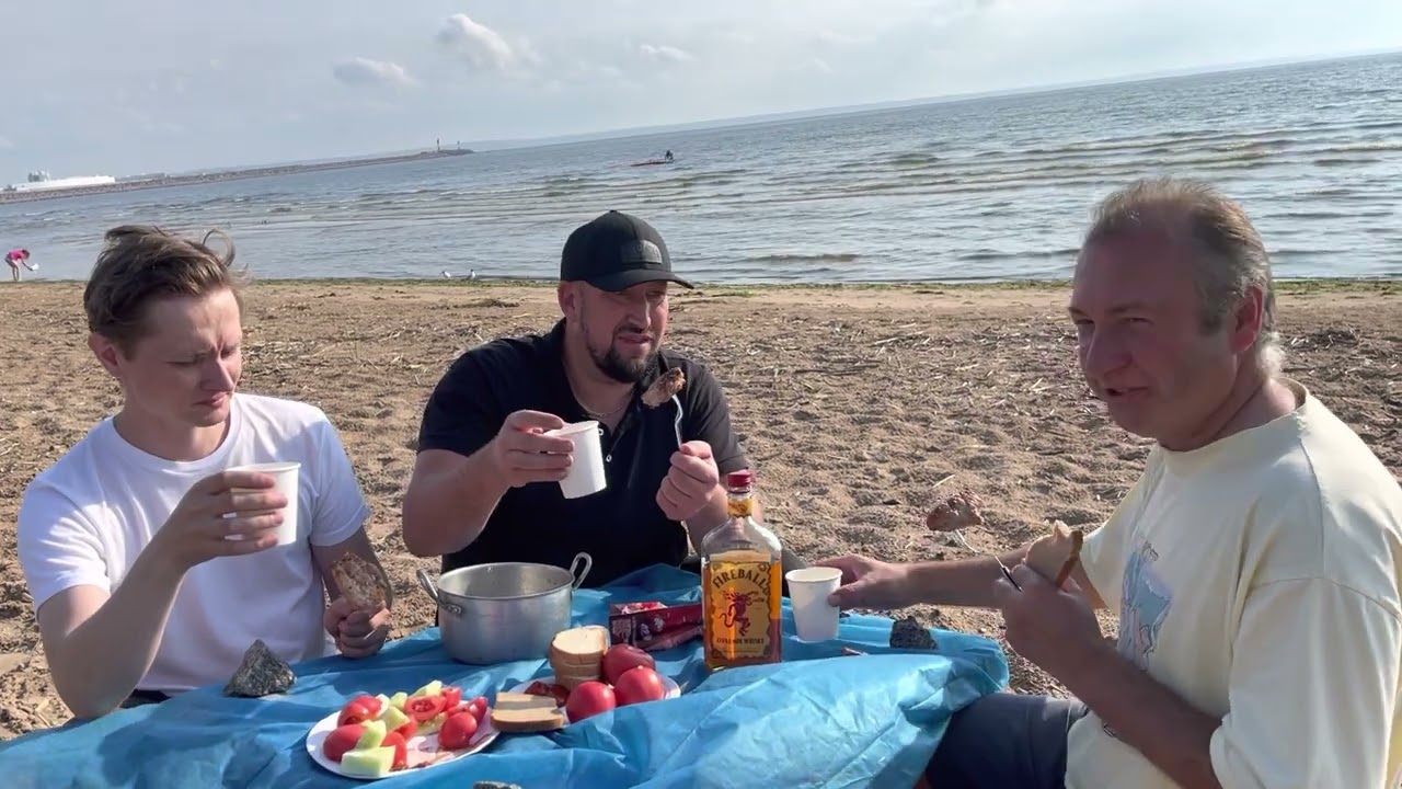 Напиток спиртной Fireball на основе виски .