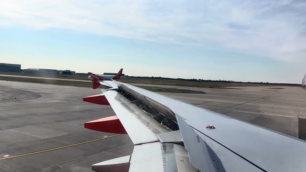 Touchdown EasyJet - Venice to Berlin - A319