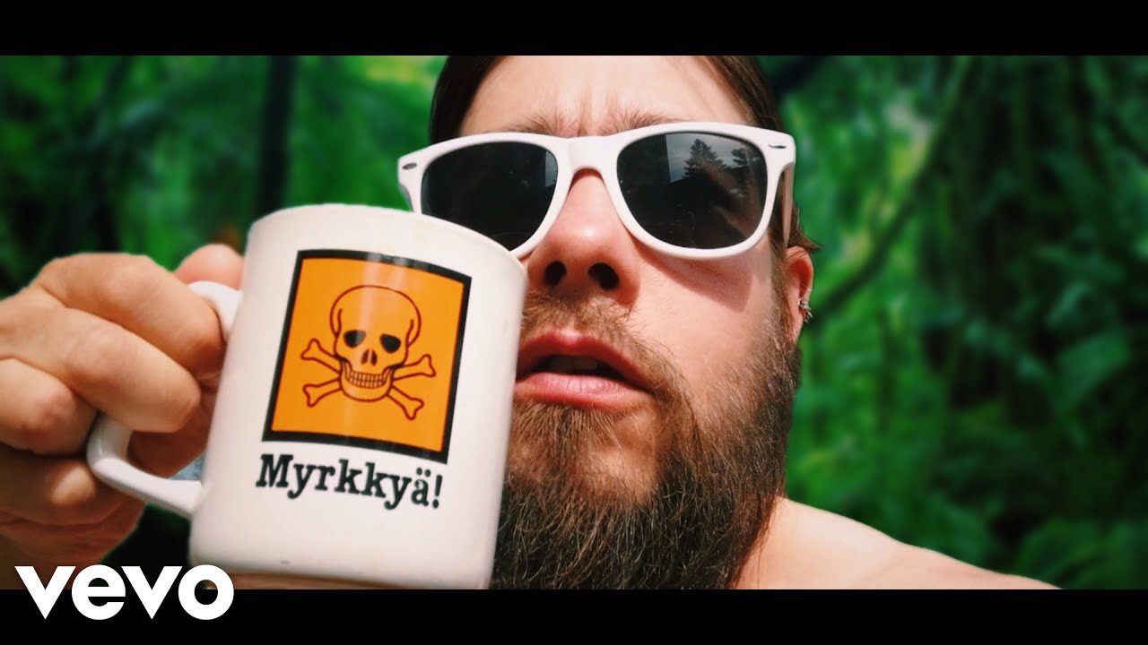 Niilo22 - Kahvit Naamariin (Virallinen Musiikkivideo)