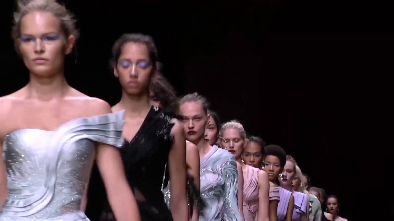 Atelier Versace Women's Fall 2016 | Fashion Show