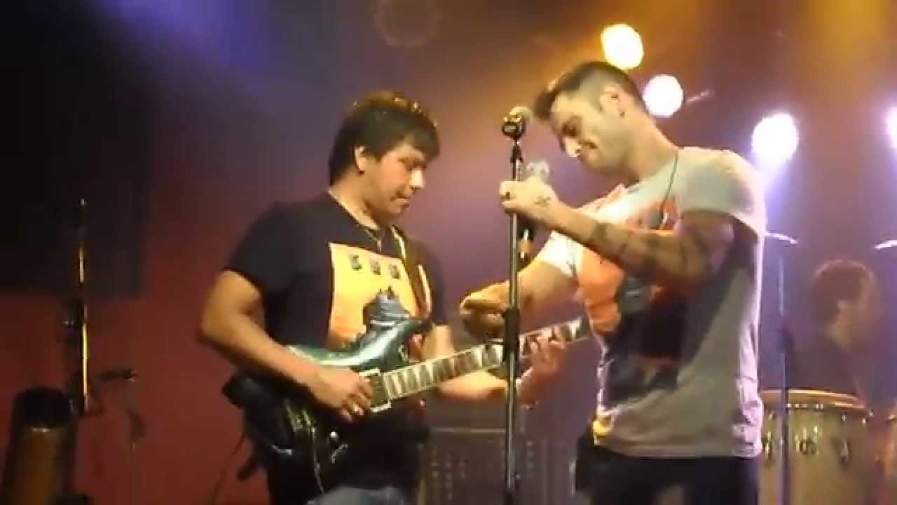 Sabroso - Me has vuelto loco (Canta Waldemar tocando la guitarra)