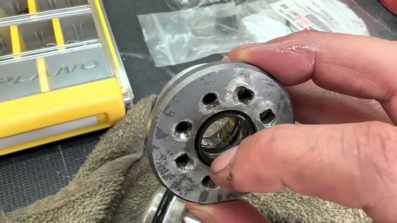Tilt and Trim Hydraulic cylinder Cap replacement