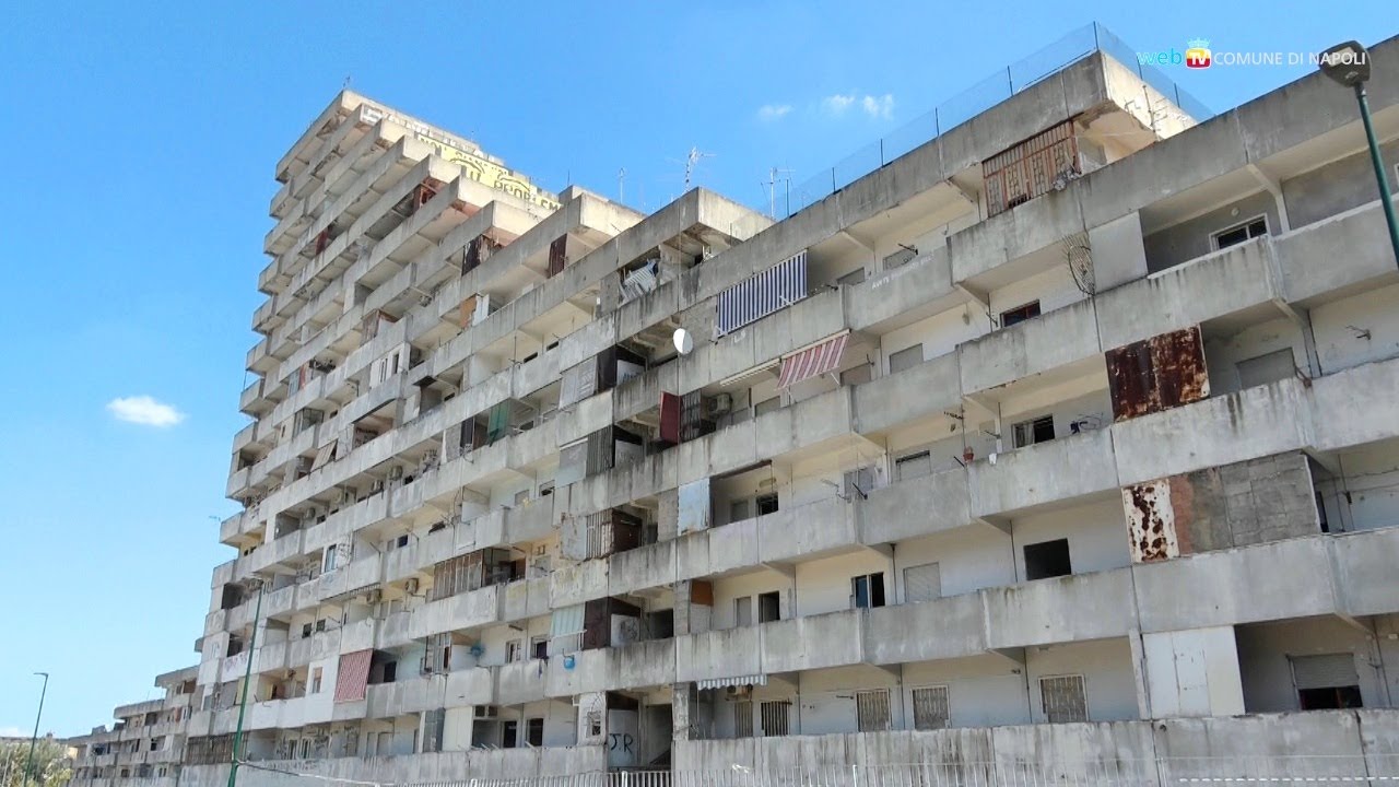 Scampia, la situazione a un mese dal crollo nella Vela celeste