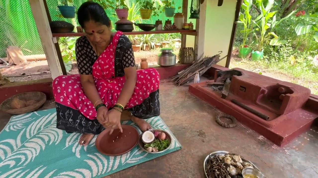 झणझणीत मालवणी पद्धतीचा कुर्ल्याचा रस्सा / Malvani style  Crabs curry 🦀 / Village Cooking