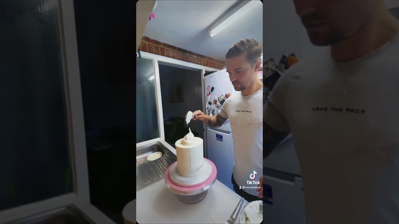 How to stack and dowel a 3 tier wedding cake