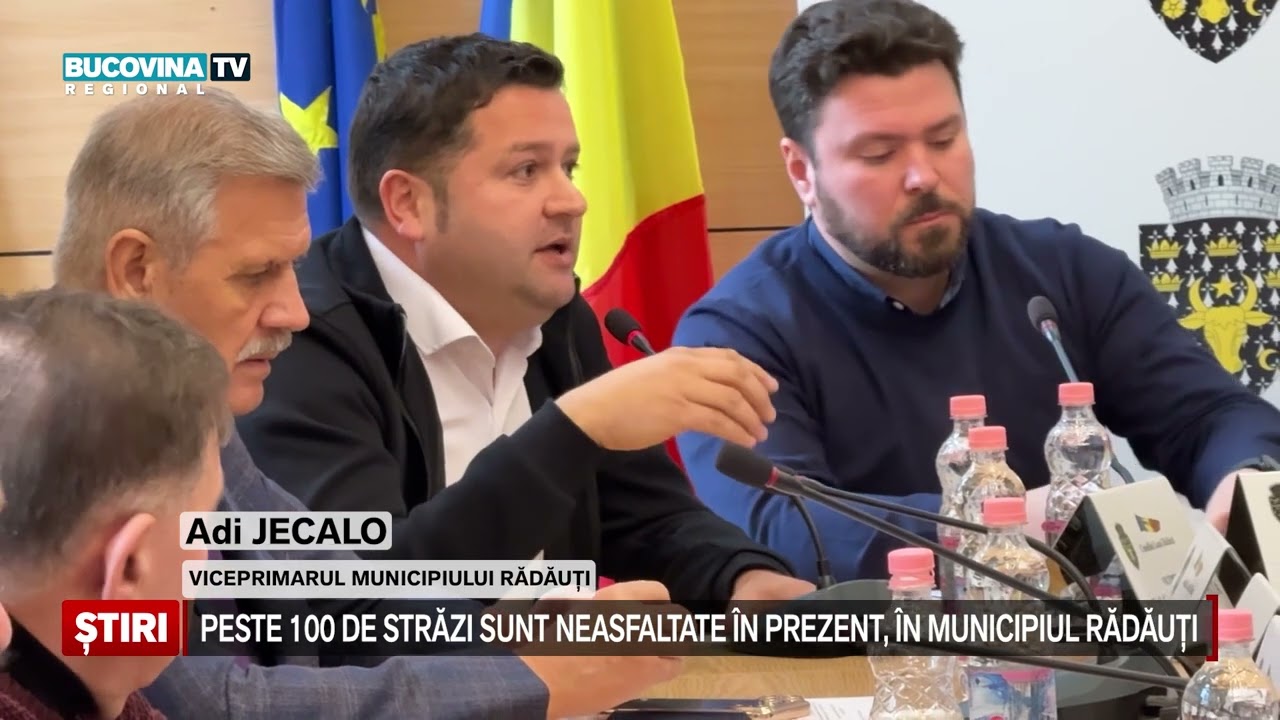 Cratere ca după bombardamente, pe străzile din municipiul Rădăuți