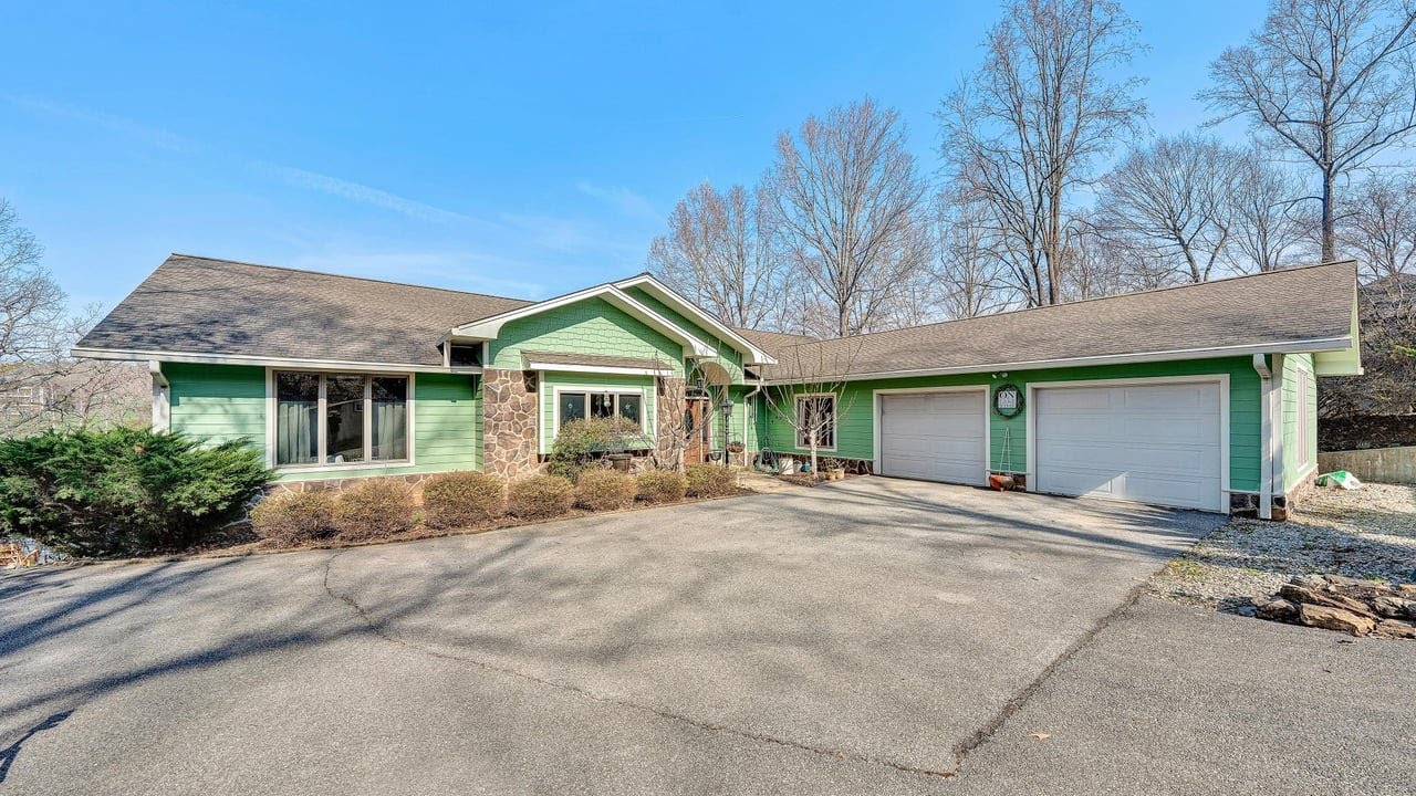 23 Waterpoint Ct, Moneta, VA