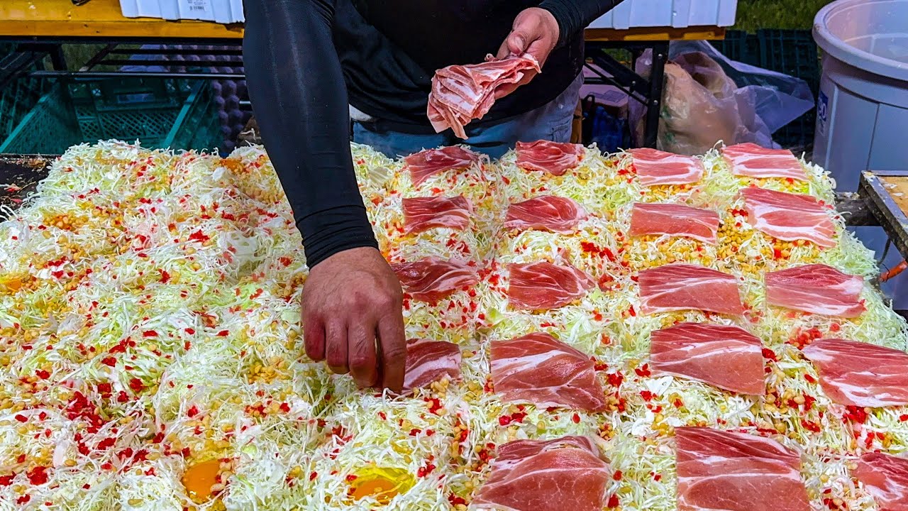japanese street food - OKONOMIYAKI    焼きたてお好み焼き