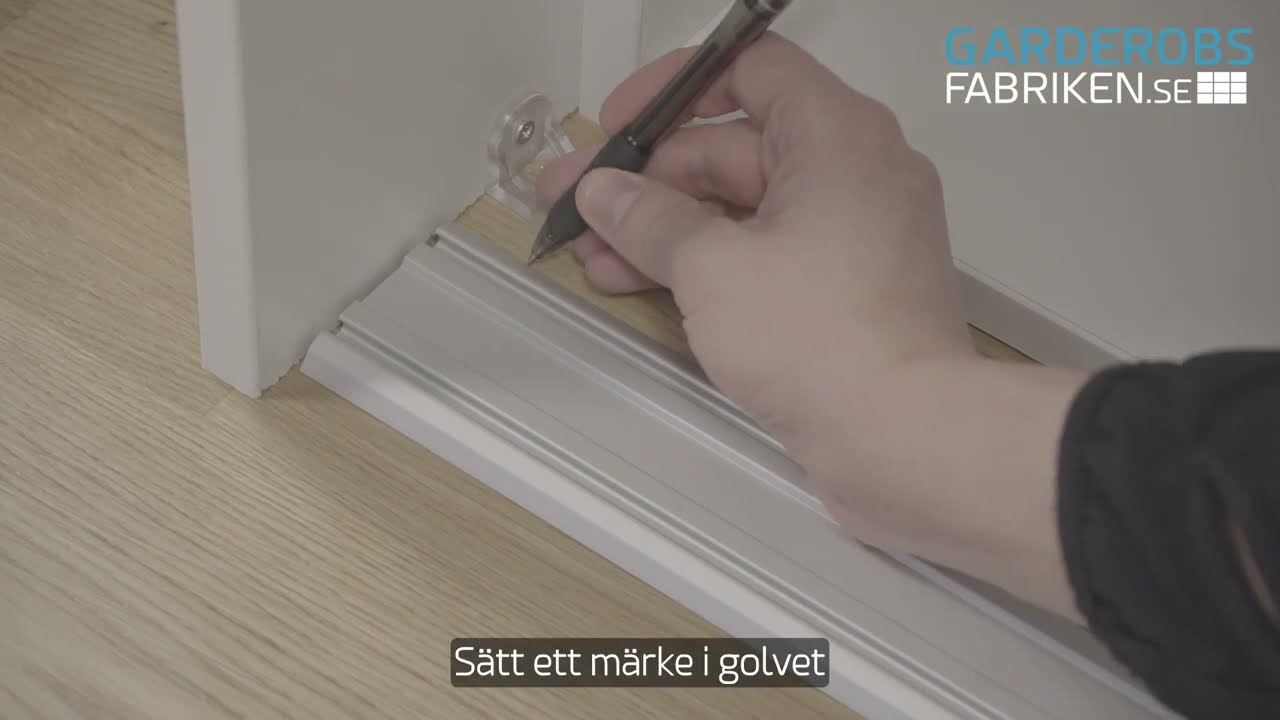Garderobsfabriken - Montering av skjutdörrar