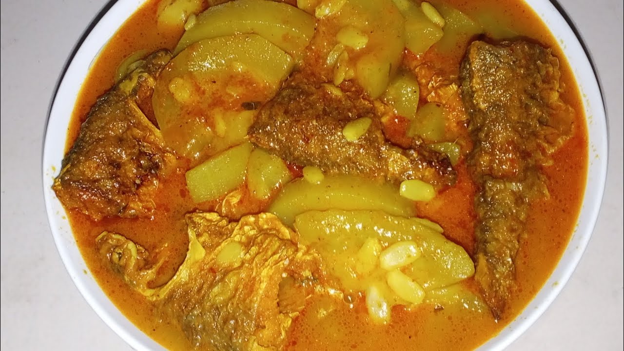 বাটা মাছ দিয়ে লাউয়ের ঝোল।