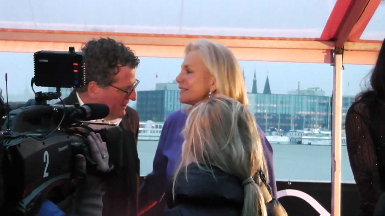monique van de ven en edwin de vries isa hoes en  Willeke van Ammelrooy
