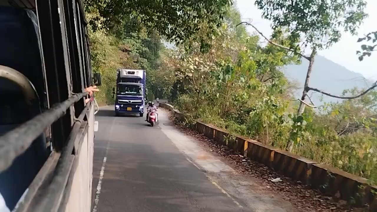 ചുരം ബ്ലോക്കാന്ന് കരുതി രണ്ട് മണിക്കൂർ മുന്നേ വന്നതാ അപ്പോൾ ഇതാണവസ്ഥ
