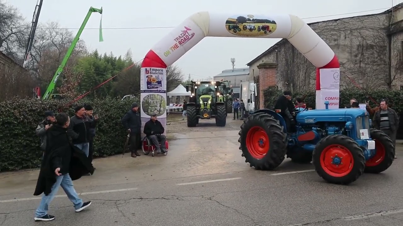 Partenza Sfilata Trattori - Festa di Sant'Antonio Abate 15 Gennaio 2023 - Concamarise (VR)