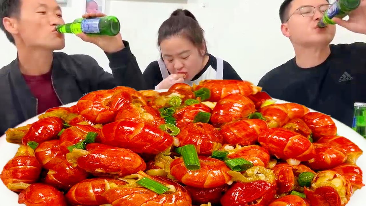 亮亮买来一箱虾尾，丹丹做一盘麻辣虾尾，配点啤酒吃的太香了！【胖手手丹丹】