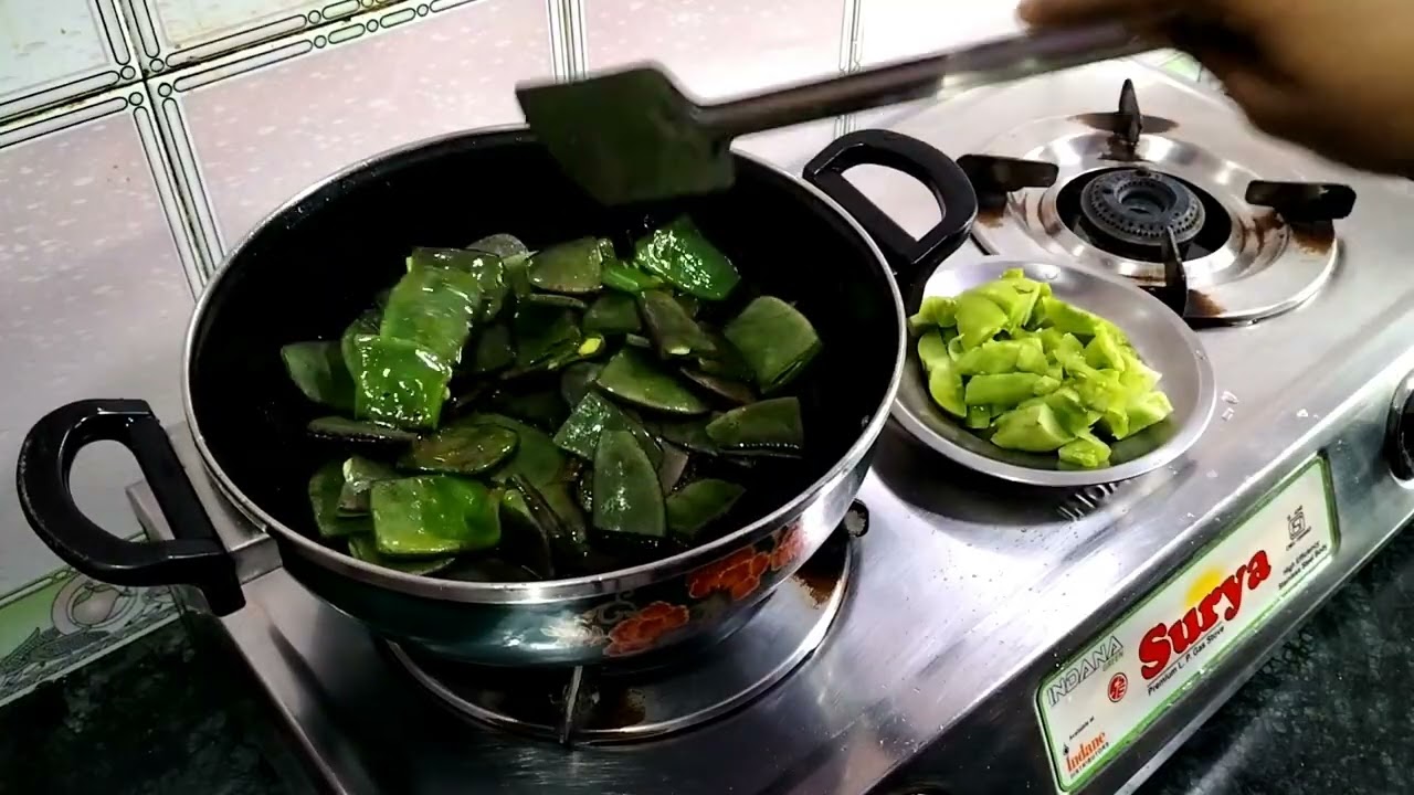 সীম আর কাঁচা টমেটো দিয়ে শীতকালীন সবজি, অসাধারণ স্বাদের। #follow#views#friend#everyone#vagetables