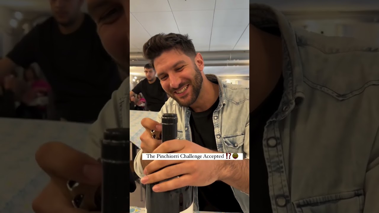 Did you know this wine opening hack?🍷😜 #wineopener #wineopening #howtoopenwine #howto #italia