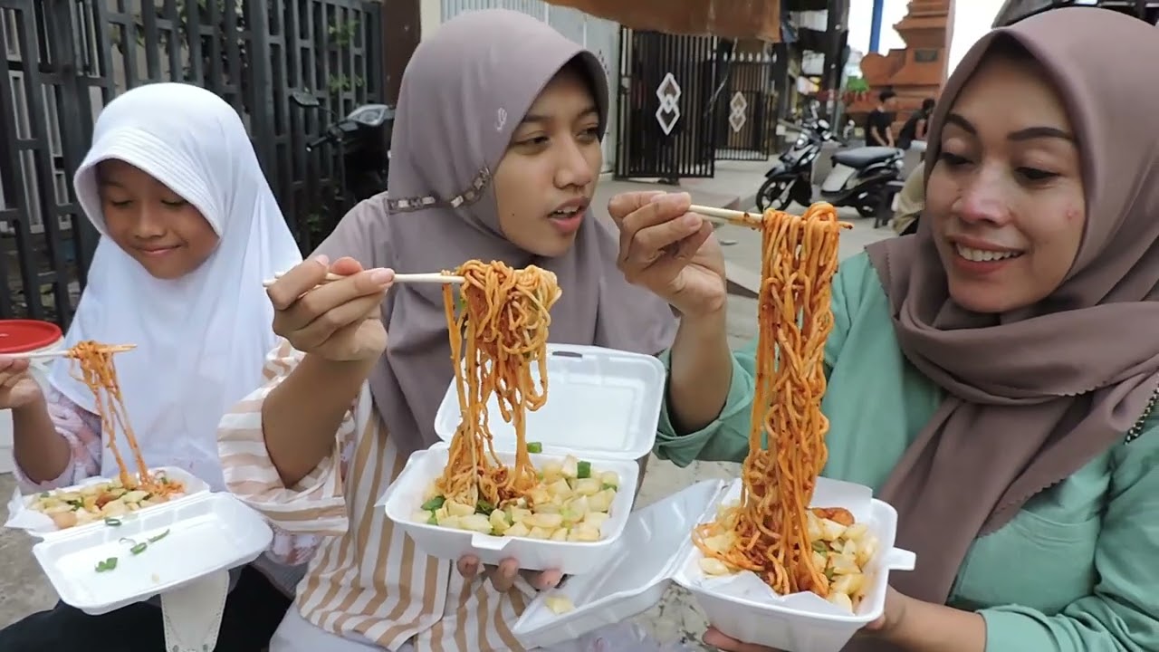 PEDES G1LA MIE JEBEW CIREBON !! PENJUALNYA CANTIK TAPI KO MALUNYA BESAR