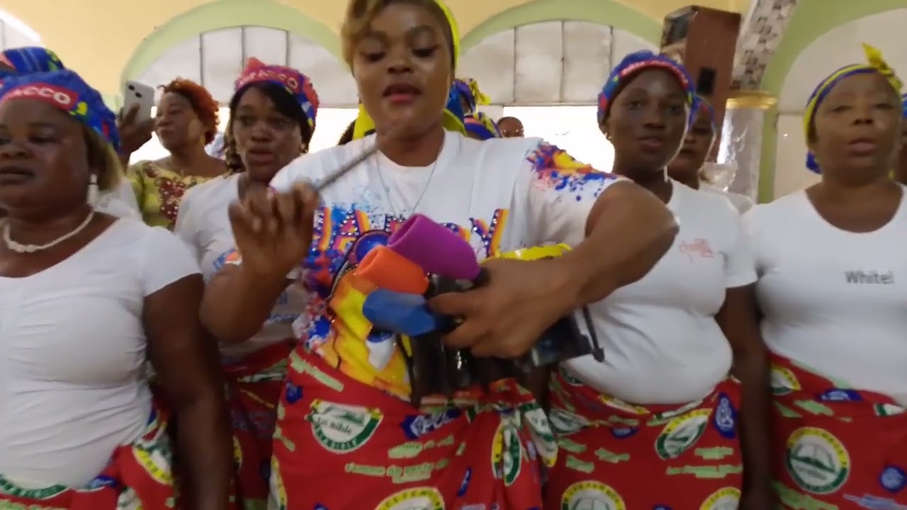 Choreco femme mvuadu a la paroisse CEAC KABAMBARE