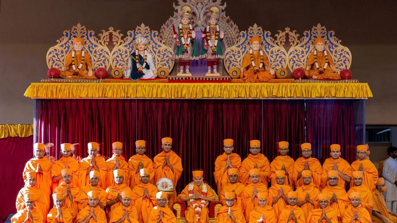 BAPSના વડા મહંતસ્વામી મહારાજના હસ્તે અભૂતપૂર્વ ભાગવતી દીક્ષા મહોત્સવ સંપન્ન