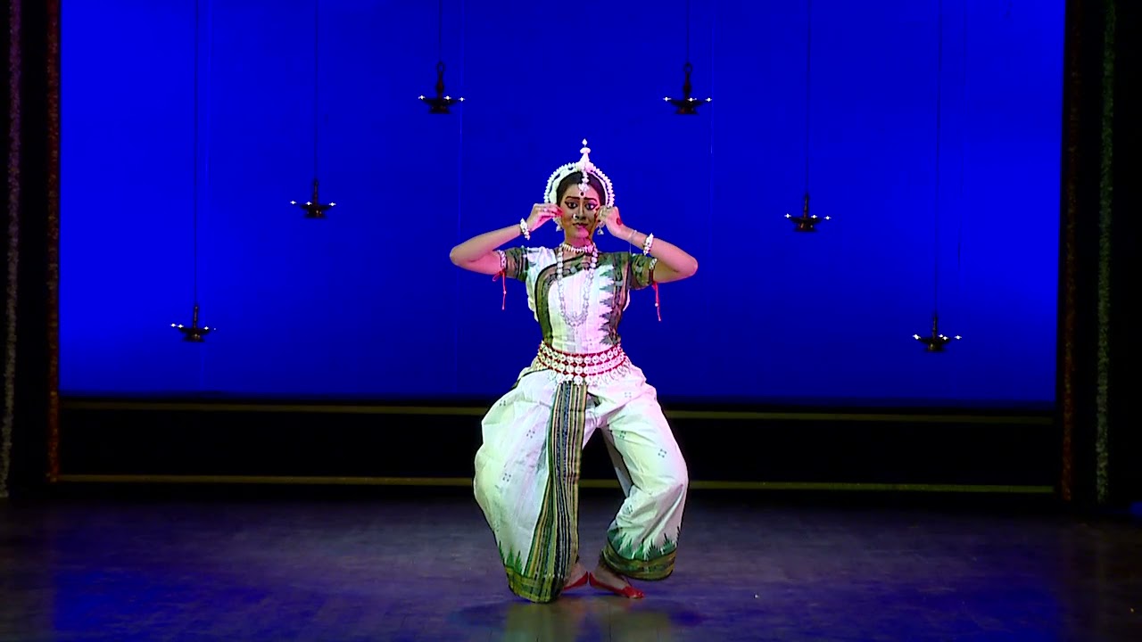 Maneekyaveena- a Saraswati vandana by Aparna Mohapatra( disciple of Sharmila Mukerjee)Rangapravesh
