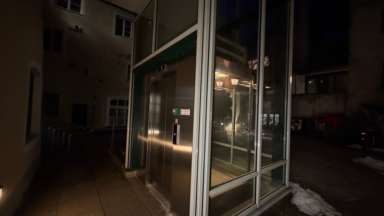 2015 KONE Mod Aufzug in einem Ärztehaus im Braunau am Inn 