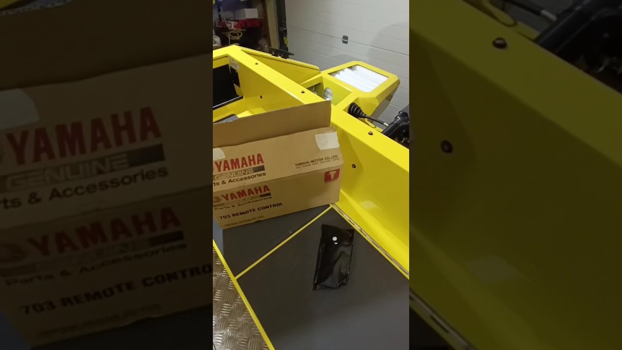  Навая Yamaha F60 - комплект инструментов от производителя.