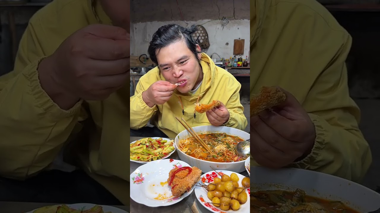Tôi đã dùng phần thức ăn thừa để nấu một gói mì ăn liền, và nướng đùi và cánh gà.
