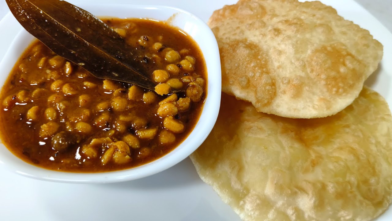 Luchi Cholar Dal Recipe | Bengal Famous Luchi & Sweet chana daal sabji