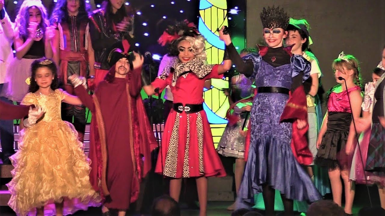 GIANNA GRANT as Cruella de Vil in "Disney's Descendants -The Musical"