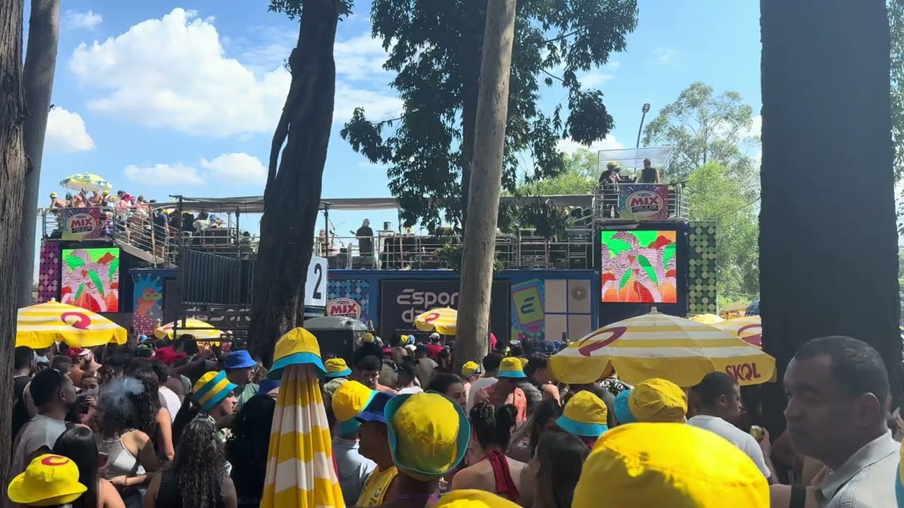 Maneva  pé na areia caipirinha - no ibirapuera carnaval de São Paulo 2026  trio demolidor 