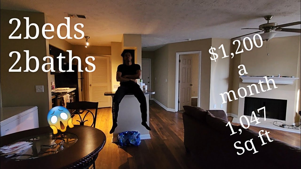 Tour of my 1,200 dollar a month apartment in Lexington Kentucky. (Apartment tour)