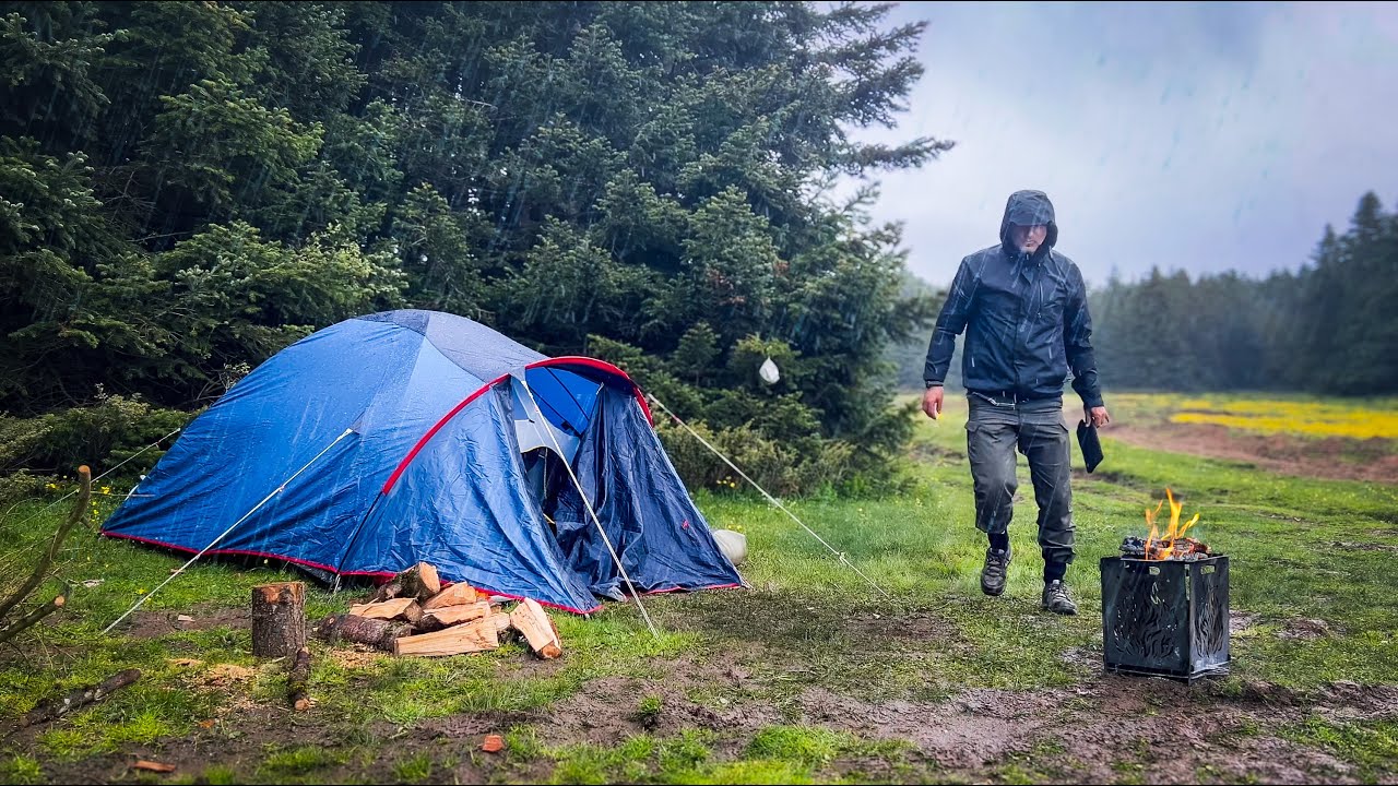 🌧️ ESKİ AMA SADIK! 15 YILLIK ÇADIRLA YAĞMURLU YAYLA KAMPI | KAMPORMAN