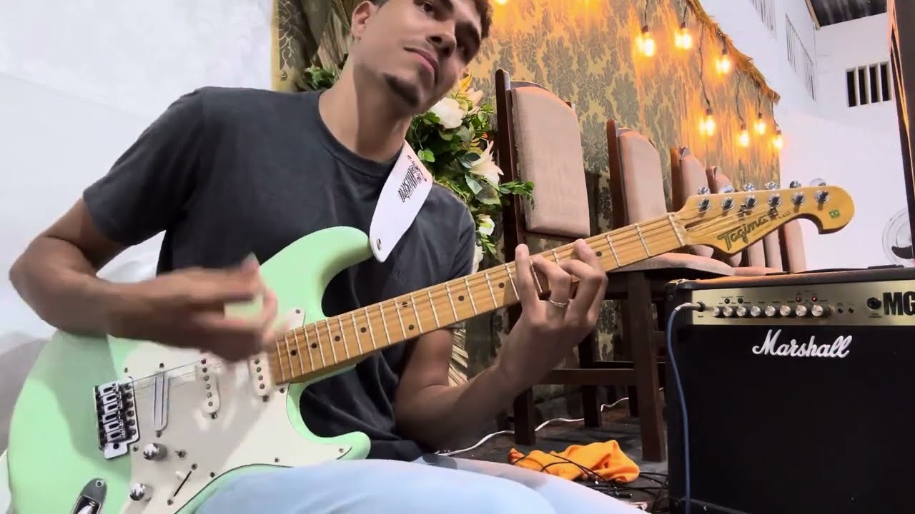 TOCANDO GUITARRA NA IGREJA DIA 1 DO CONGRESSO