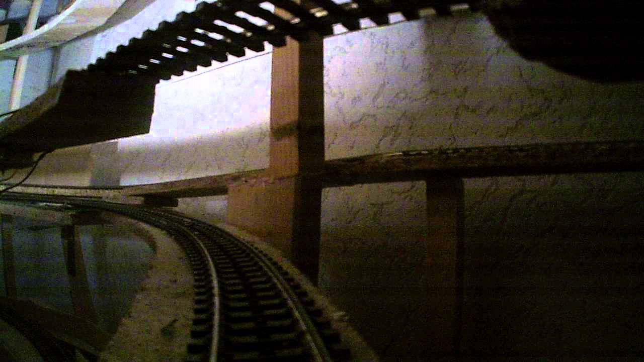 Anlagenfahrt mit beleuchteten CPU-Tunnel