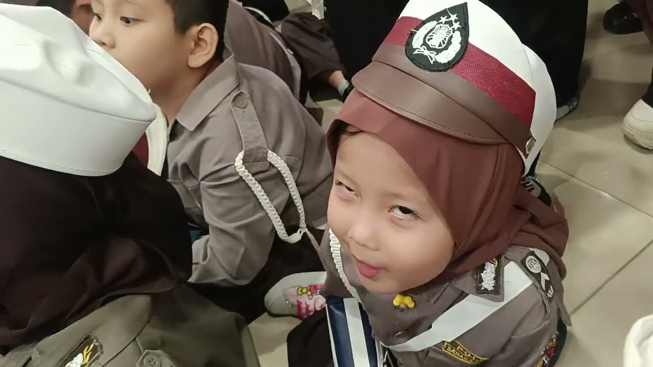 KESERUAN FAIZA IKUT ACARA POLSANA ( POLISI ANAK ) BERSAMA TK AISYIYAH 6 DI PALEMBANG SQUARE MALL 